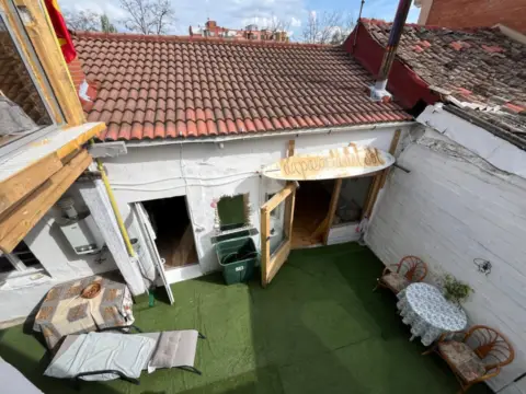 Casa adosada en calle del Barco de San Vicente