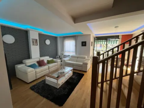 Chalet pareado en calle Villafrades de Campos