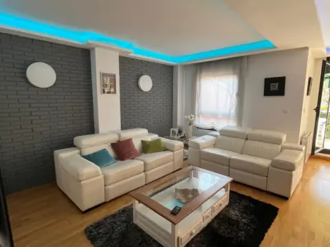 Chalet pareado en calle Villafrades de Campos