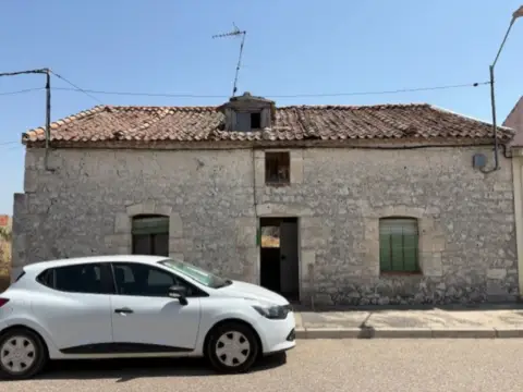 Casa adosada en calle de Arenal