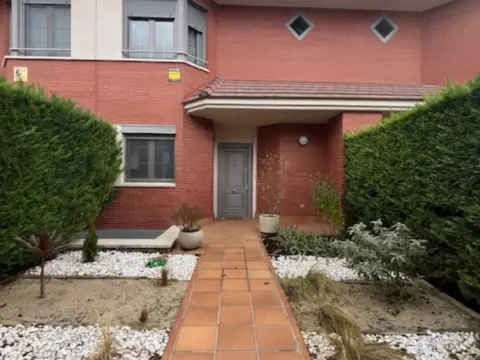 Chalet adosado en calle de Rosalía de Castro