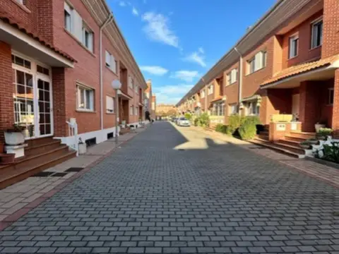 Chalet adosado en calle de Ignacio Serrano