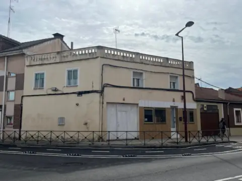 Casa pareada en Paseo Juan Carlos I