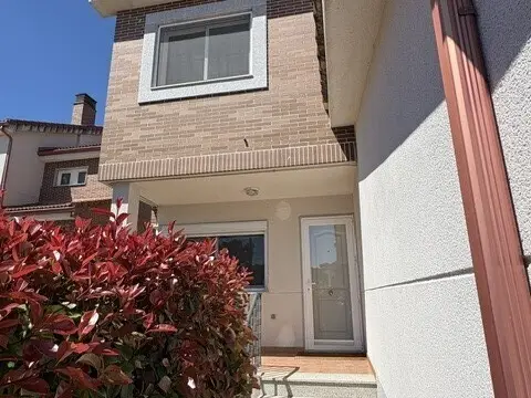 Chalet pareado en Avenida Calderón de la Barca