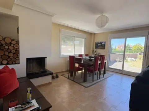 Chalet pareado en Avenida Calderón de la Barca