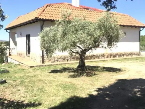Chalet rústico en Plasencia
