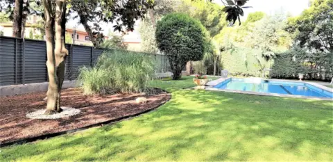 Chalet unifamiliar en Avenida de los Madroños