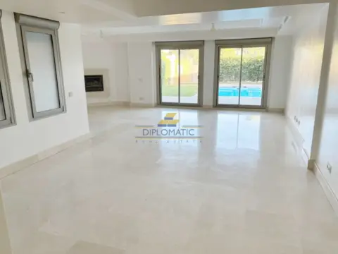 Chalet pareado en calle del Mistral