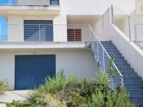 Chalet pareado en calle Marfil