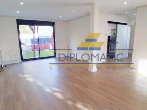 Chalet pareado en calle Novena