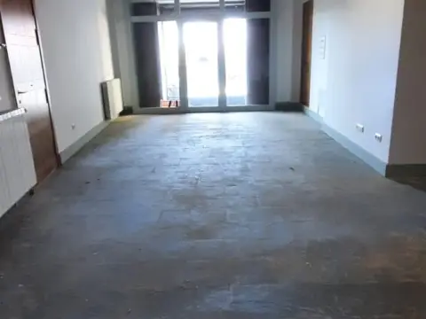 Local comercial en calle de Velarde