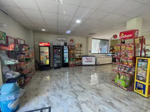 Local comercial en calle de la Virgen de los Remedios, 31