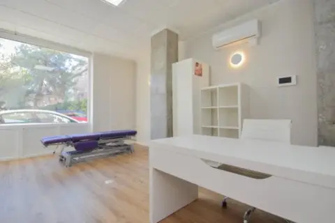 Local comercial en calle Torre de los Hidalgos