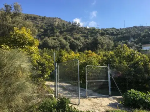 Terreno en calle Real de Beznar