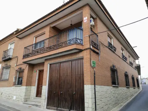 Casa pareada en La Puebla de Montalbán