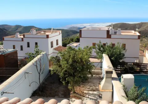 Casa adosada en calle El Olivo, nº 18