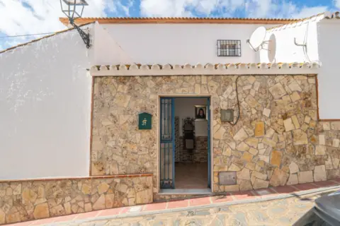 Casa rústica en calle de Salvador Rueda