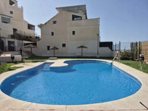 Chalet adosado en calle Angeles Navas Atencia