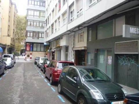 Local comercial en calle de Mies del Valle
