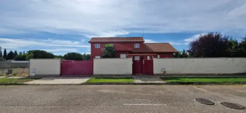 Chalet unifamiliar en calle del Abedul, 22