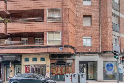 Local comercial en calle de Renedo, 2
