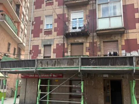 Apartamento en calle Víctor Chávarri, nº 87