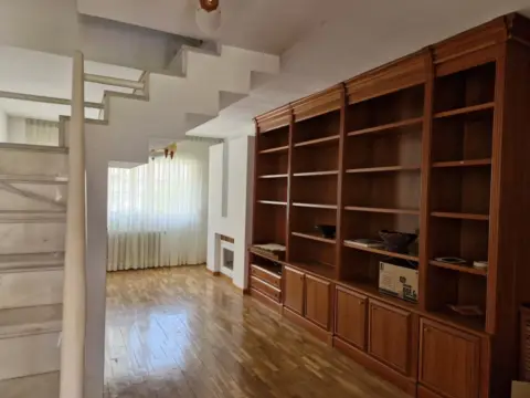 Chalet adosado en calle del Roble, 24