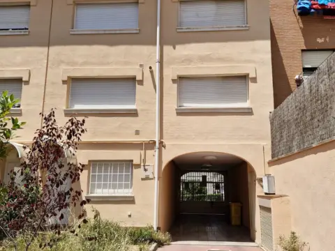 Chalet adosado en calle del Roble, 24
