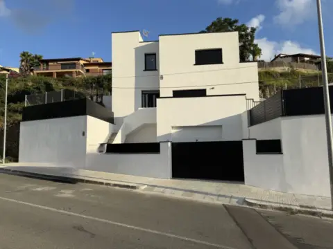 Casa en Avinguda de la Marca Hispànica