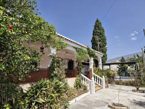 Chalet rústico en Los Tablones