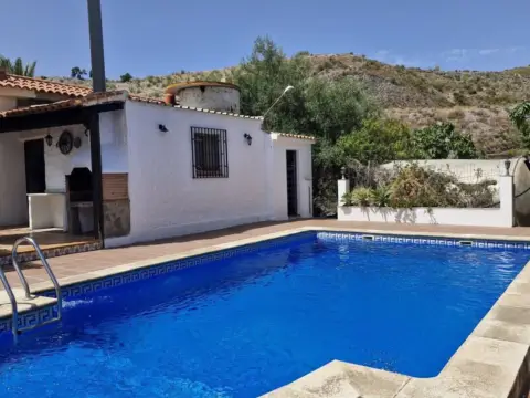 Chalet rústico en Los Tablones