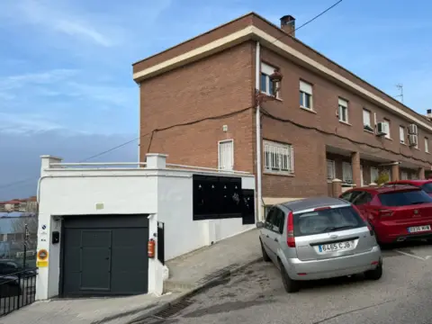 Chalet adosado en calle Mira El Rio