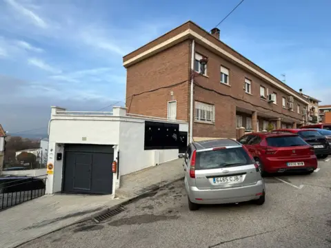 Chalet adosado en calle Mira El Rio