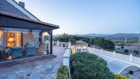 Chalet pareado en Zona calle Casa Amarilla