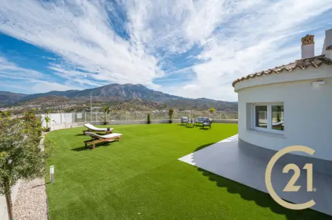 Calle Pantano de La Viñuela Casa 79, Nº Sn