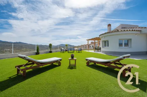 Calle Pantano de La Viñuela Casa 79, Nº Sn