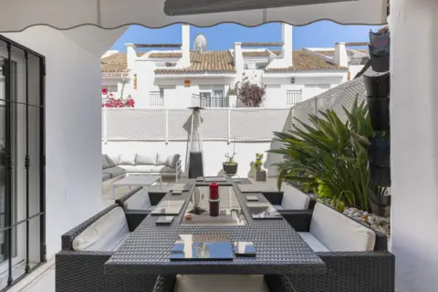 Chalet adosado en Urbanización Los Naranjos