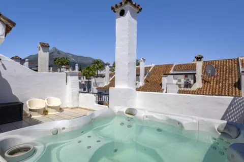 Chalet adosado en Urbanización Los Naranjos