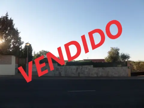 Terreno en calle de Gardenia