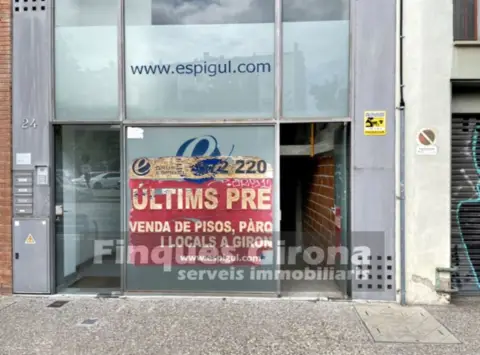 Local comercial en Carrer de Joaquim Vayreda, 24
