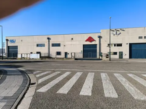 Nave industrial en calle del Monasterio de Las Huelgas