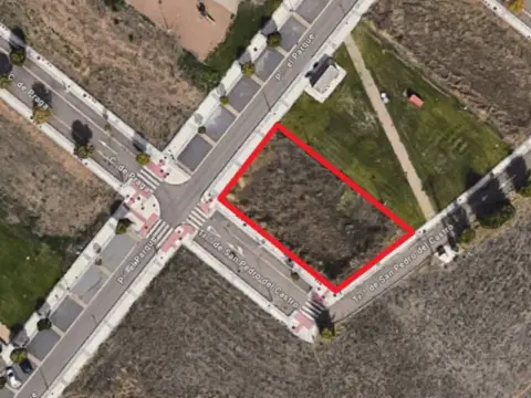 Terreno en calle de San Pedro del Castro