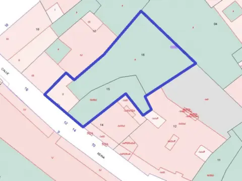 Terreno en calle de la Reina
