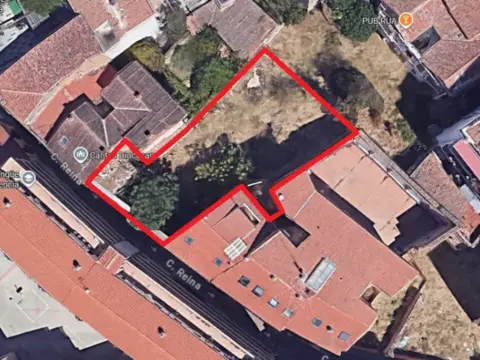 Terreno en calle de la Reina