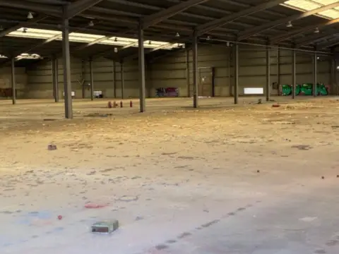 Nave comercial en Avenida de Onda, 56