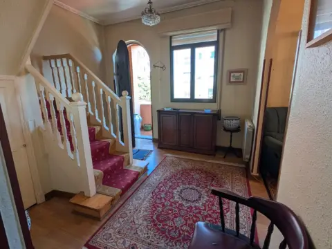 Chalet pareado en calle de Montevideo