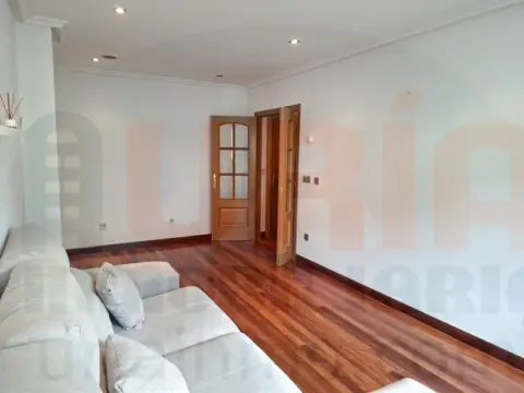 Piso en Plaza Miguel Casas Marín