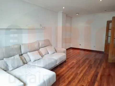 Piso en Plaza Miguel Casas Marín