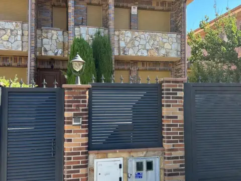 Chalet pareado en Centro