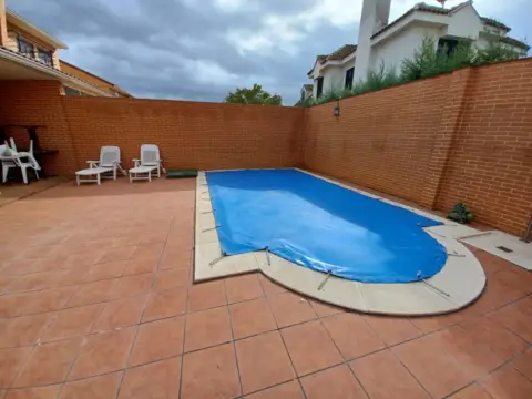 Chalet pareado en calle del Tamarizo